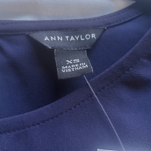 ANN TAYLOR NWT WOMEN'S Navy peplum L/Sl blouse with tiered hem - Picture 3 of 11